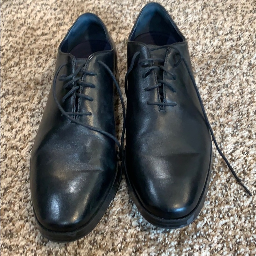Like new Cole Haan black dress shoes sz 11